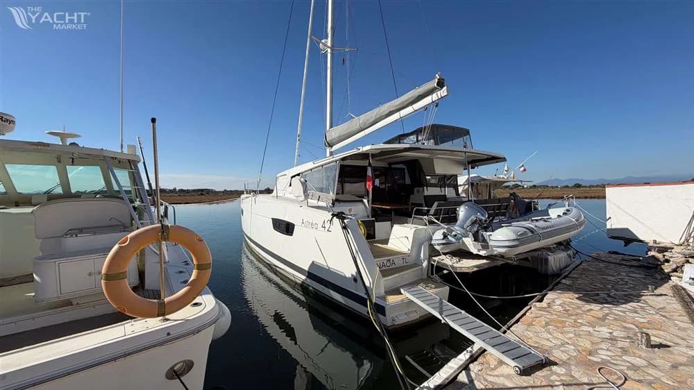 FOUNTAINE PAJOT ASTREA 42