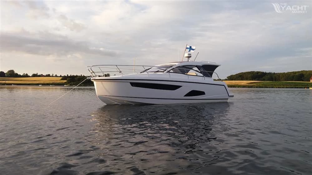 Sealine S330
