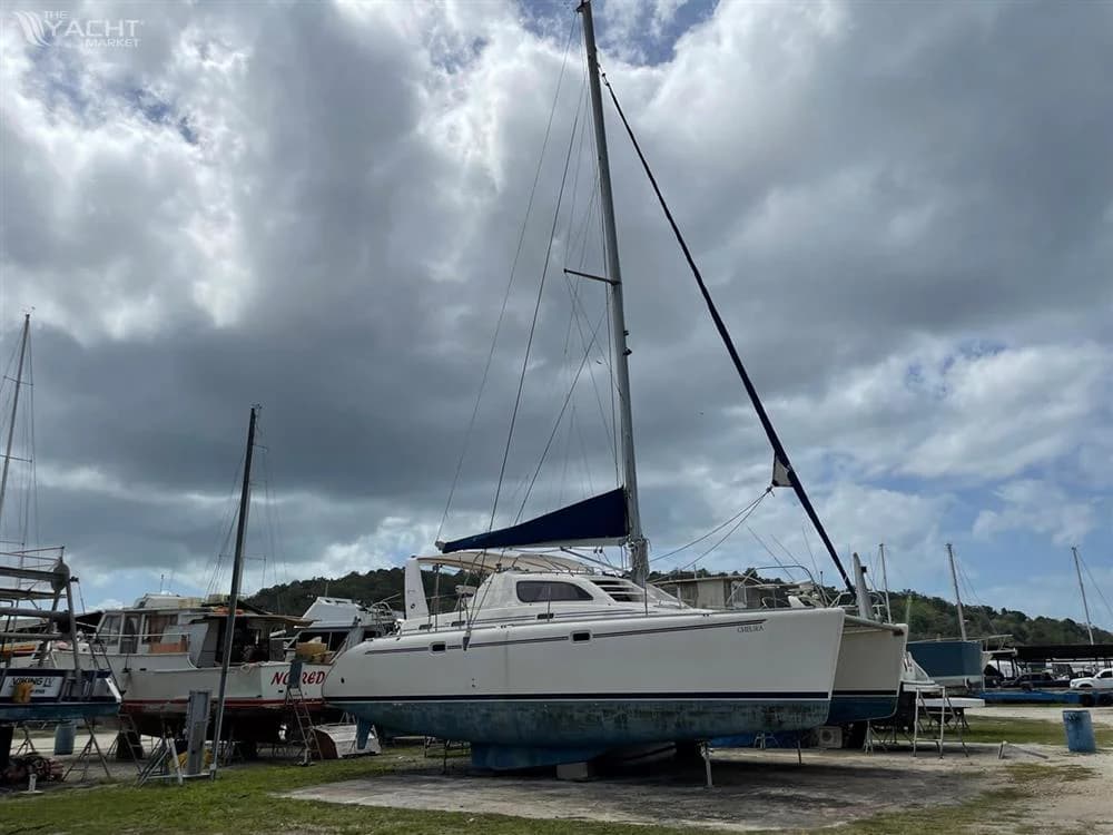 ROBERTSON & CAINE Moorings 3800