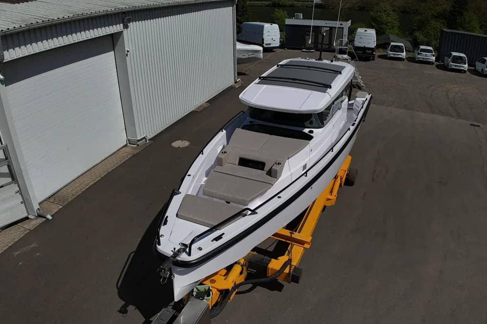 2025 Axopar 37 XC Cross Cabin | 12m