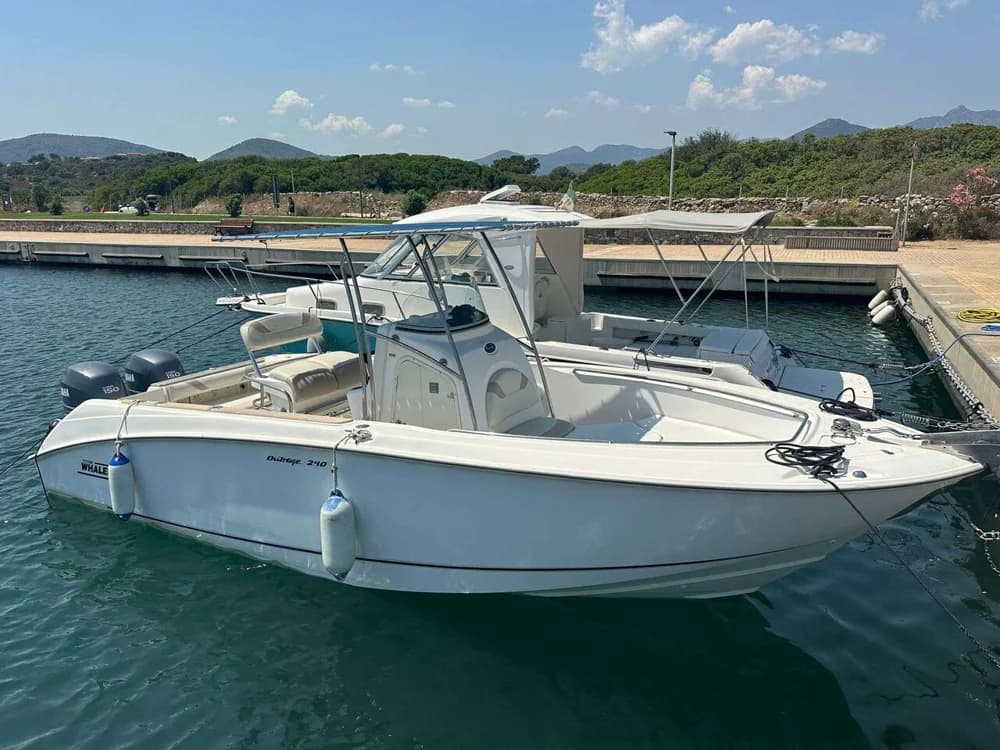 Boston Whaler Outrage 240