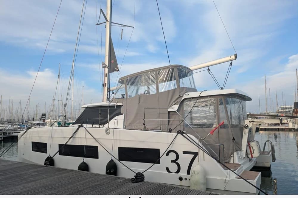 2024 Aventura 37