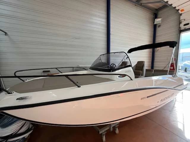 Quicksilver Activ 605 Open