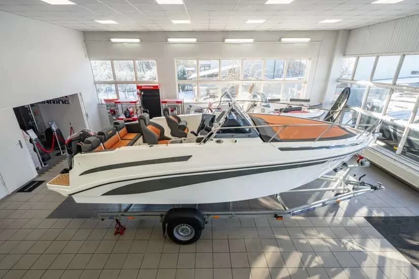 Trident Boats 640 Sundeck