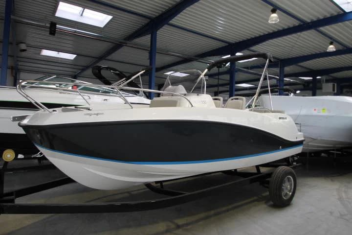 Quicksilver Activ 555 Open