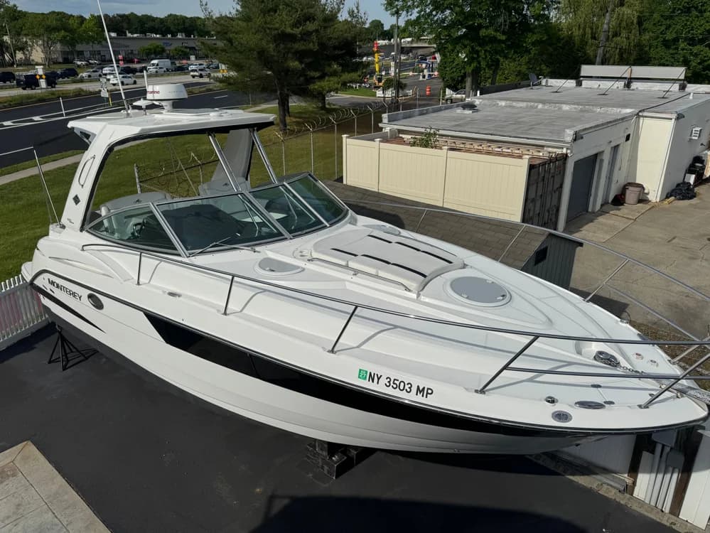 2018 Monterey 335 Sport Yacht