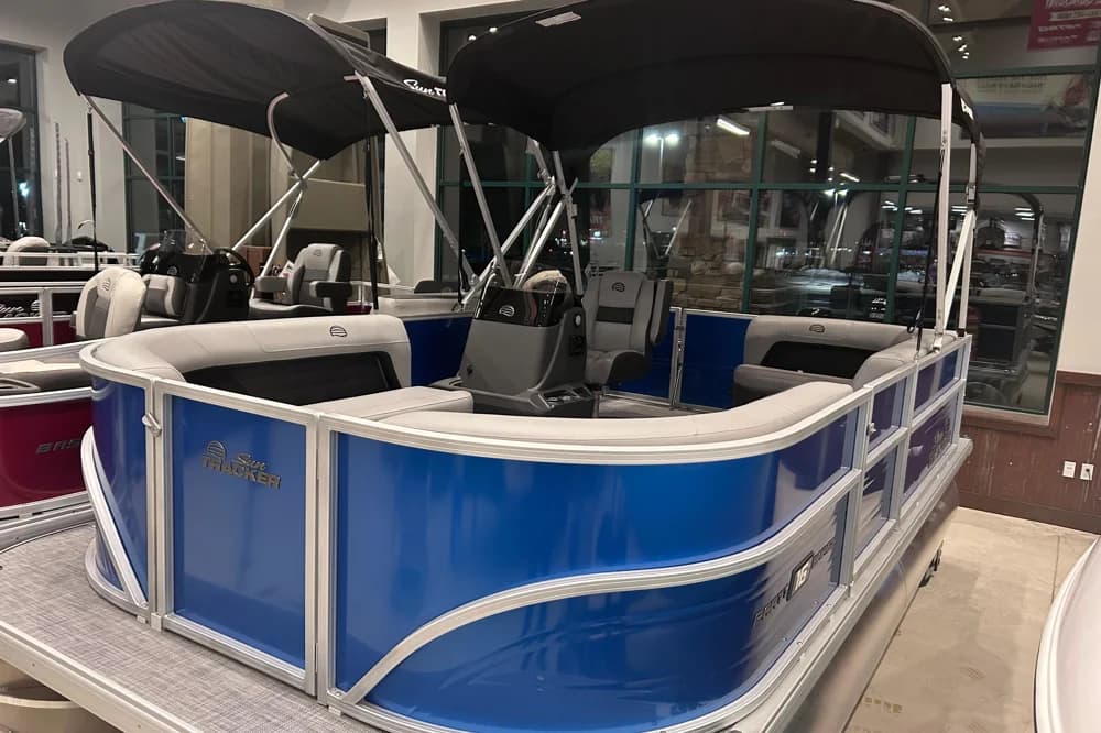 2026 Sun Tracker Party Barge 16 DLX
