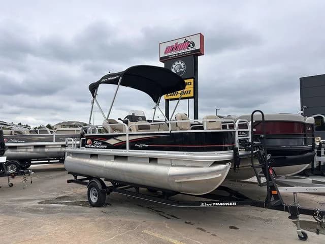 2018 Sun Tracker Bass Buggy 18 DLX