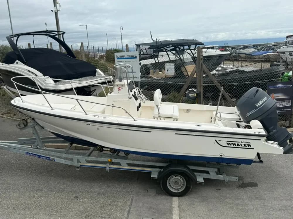 1998 Boston Whaler 17 Outrage Boat for Sale in Pwllheli