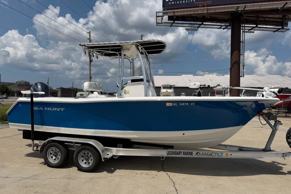 2015 Sea Hunt Triton 225
