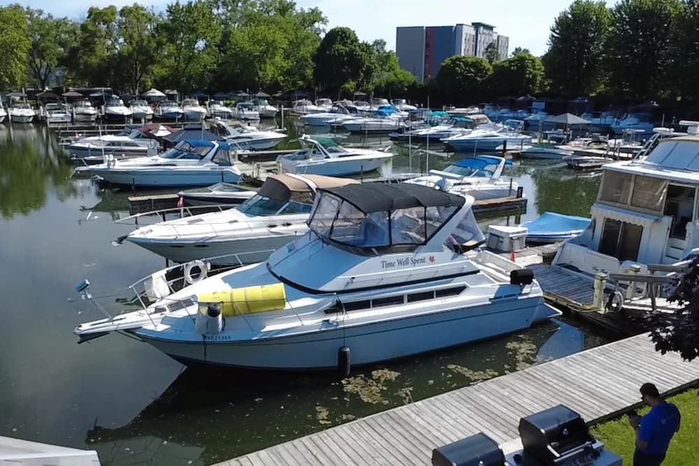 1990 Carver 380 Santego | 38 ft