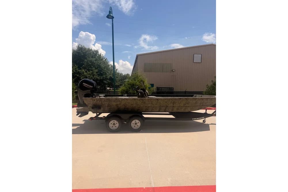 2026 Tracker Grizzly 2072 CC