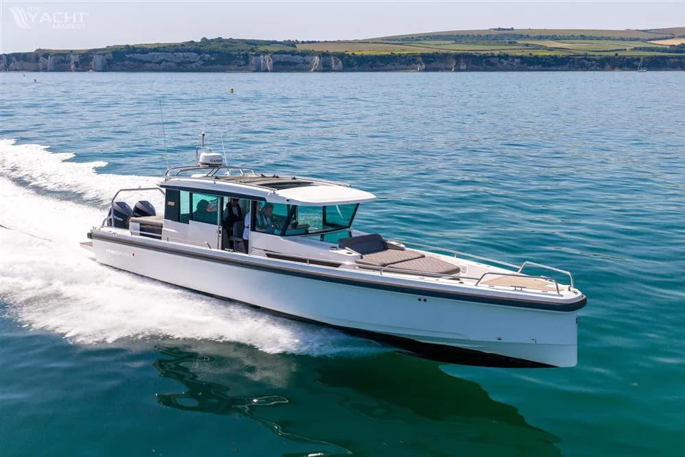Axopar 37 XC Cross Cabin