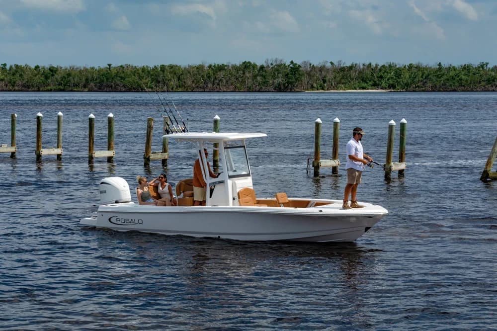2026 Robalo 246 Cayman