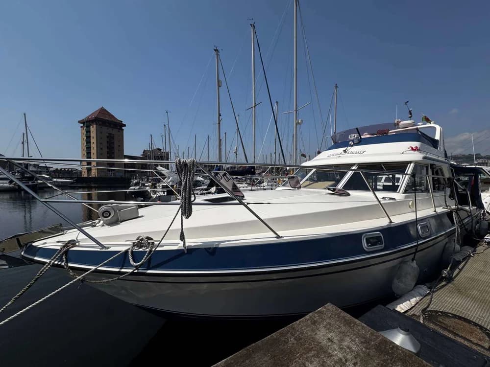 FAIRLINE 36 SEDAN