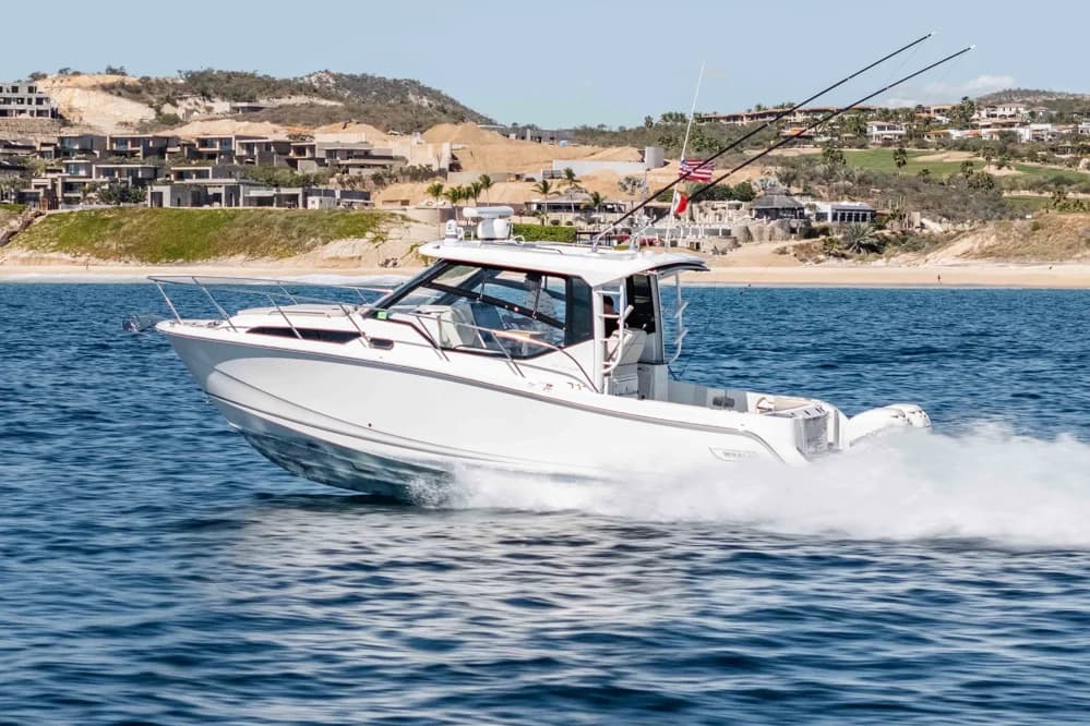 2021 Boston Whaler 325 Conquest