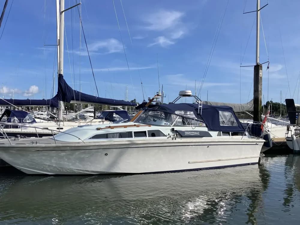 2001 Swordsman 37 Aft Cabin Boat for Sale in Southampton