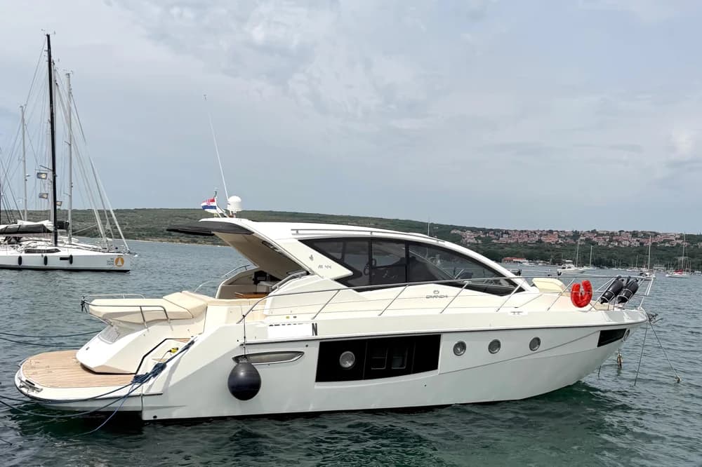 2017 Cranchi M44 HT