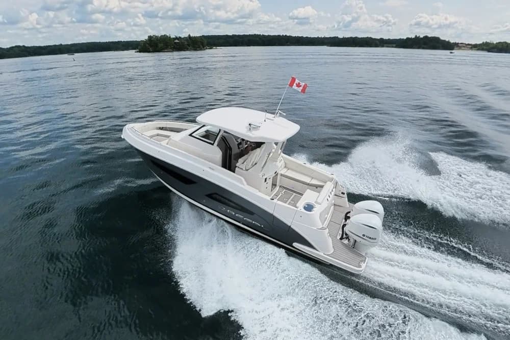2020 Regal 33 SAV | 33.9 ft