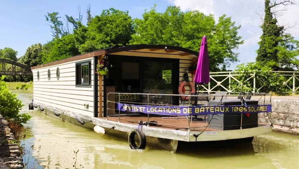 Phoebus Coche Solaire Lectrical Self Powered Boat
