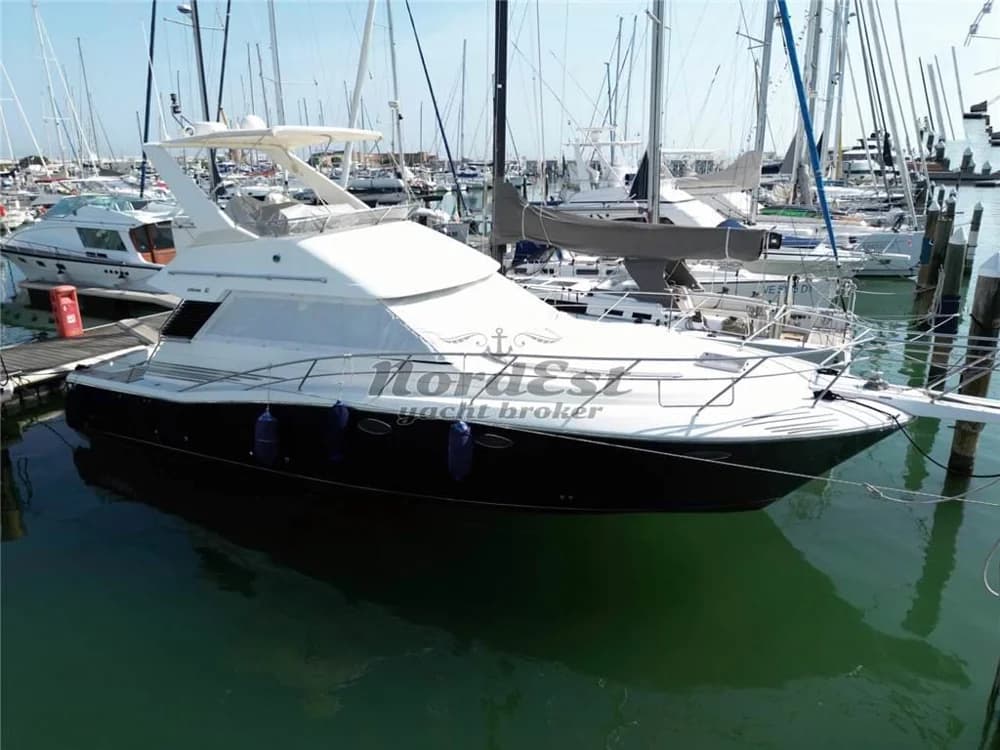 Uniesse - 40 Fly