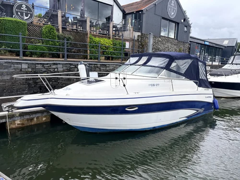 1999 Glastron PCs-27 Boat for Sale in Windermere