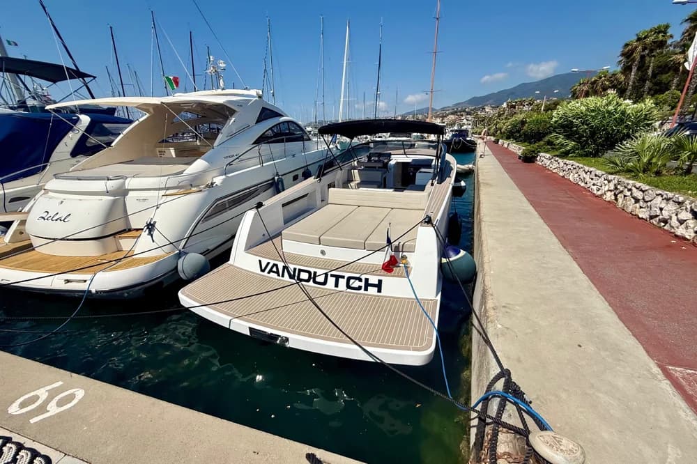 2023 VanDutch 40 | 12m