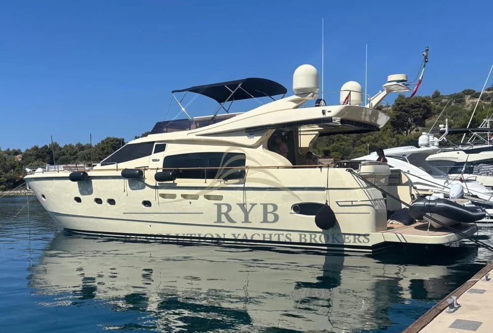 2007 Ferretti Yachts Altura 690 | 19m