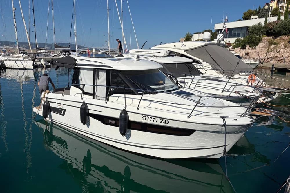 2022 Jeanneau Merry Fisher 895 | 9m