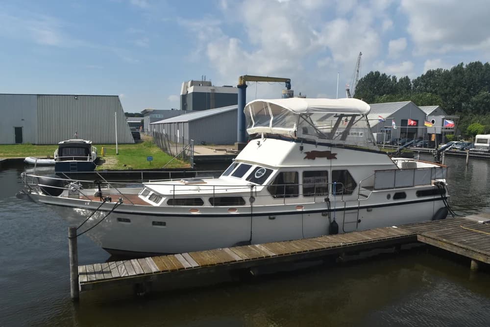 1983 Van der Valk 1300 Fly Bridge
