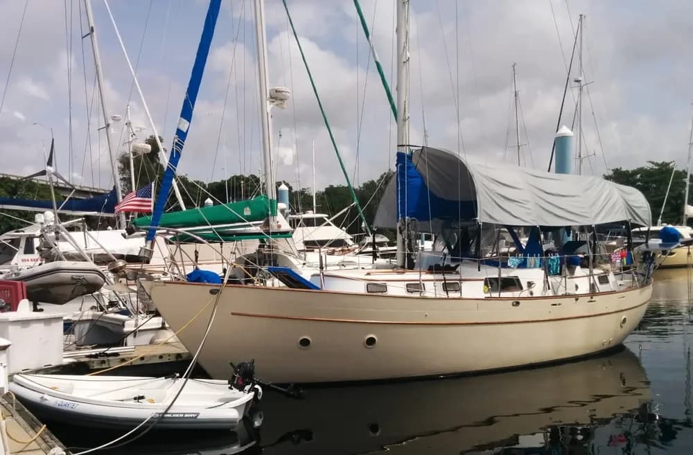 1977 Fantasia 35 Boat for Sale in Río Dulce