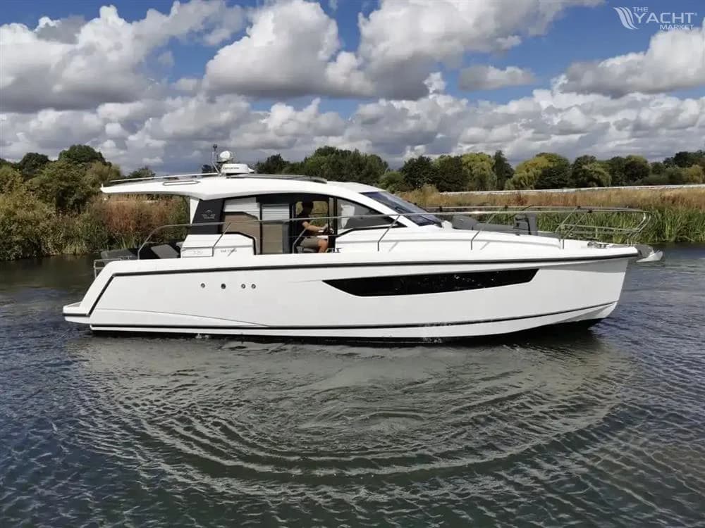 Sealine C330
